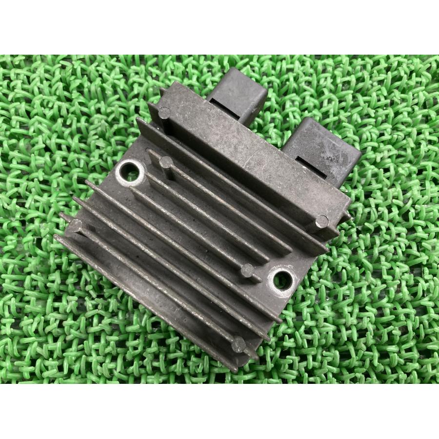 ホンダ（HONDA） CB400SF レギュレター 純正 中古 バイク 部品 NC42