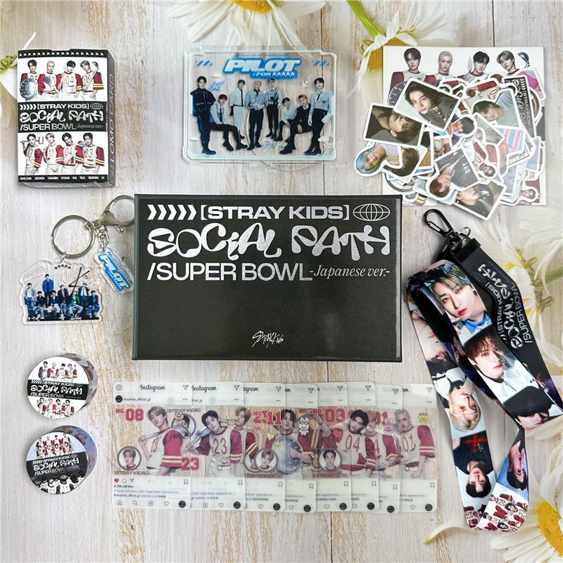 Stray Kidsグッズ ギフトボックス フォトカード social path テープ