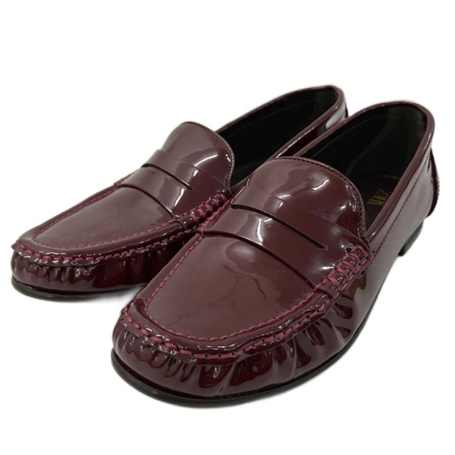 ZARA（ザラ） 未使用品 バーガンディ ローファー 革靴 エナメル 赤系