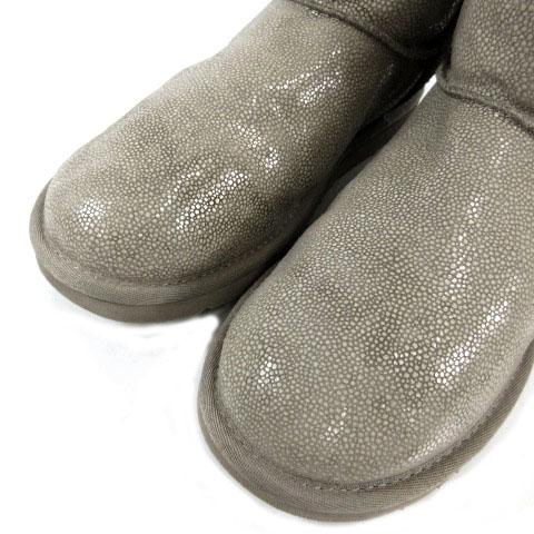 アグ UGG ムートンブーツ ショート ビジューボタン 裏地ファー 総柄