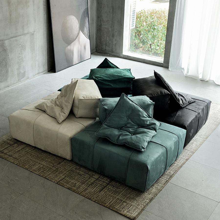 ザ・コンランショップ、 フェザークッションを使用したモダンな一人人