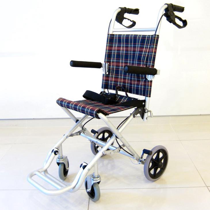 カドクラ 車椅子 車いす 車イス 軽量 コンパクト 介助式 簡易型 タッチ