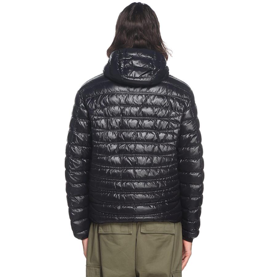 MONCLER（モンクレール） ライトダウンジャケット ナイロン