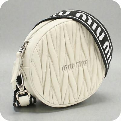 miu miu レディースショルダーバッグ（色：ホワイト系）｜バッグ