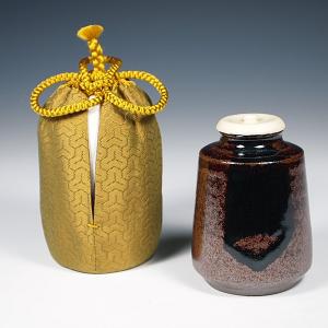 送料無料（茶道具/濃茶器）瀬戸 中興名物 三笠山肩衝茶入写し 笹田有祥