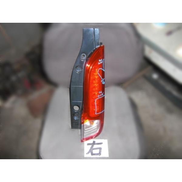 スペーシア DBA-MK32S 右テールランプ ブレーキランプ ストップランプ