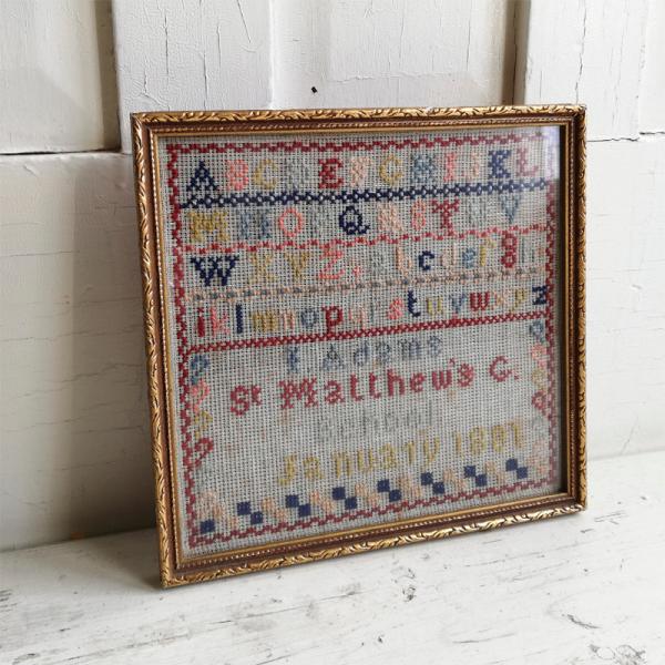 フランス アンティーク 赤糸&白糸 サンプラー 刺繍 ガラス入り 額入り