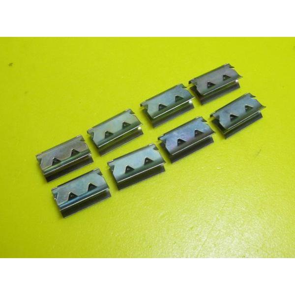 希少 純正新品 サニー B110 用 水切りモール の クリップ 8個