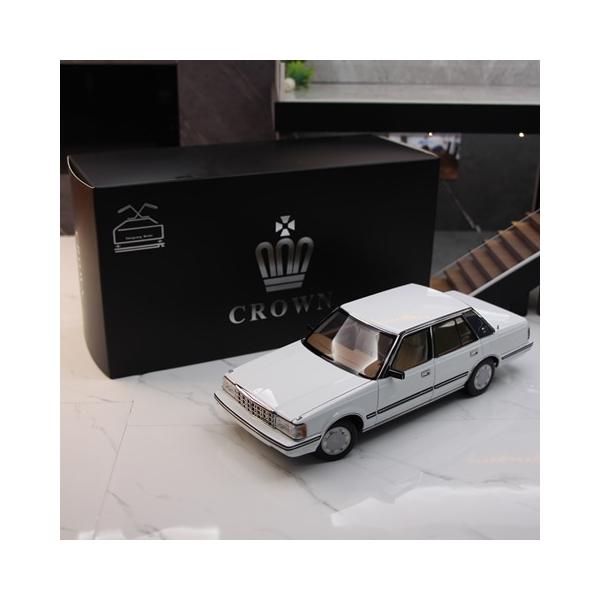 XiaoGuang MODEL 1/ 18 トヨタ クラウン MS122 ホワイト(内装ベージュ