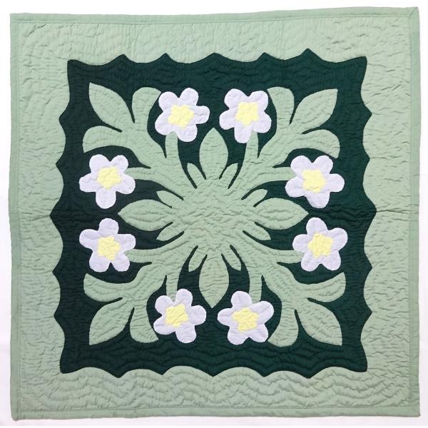 ハワイアンキルトタペストリー/壁掛け/ホワイトプルメリアMC : Moana