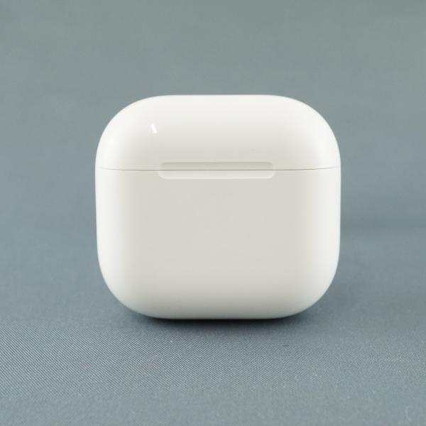 Apple Apple AirPods 4 充電ケースのみ USED美品 ノイズキャンセリング