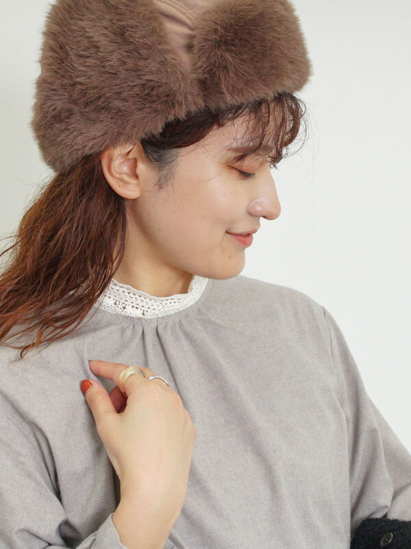 セール】 【保温加工】襟レースブラウス（オフホワイト/グレー