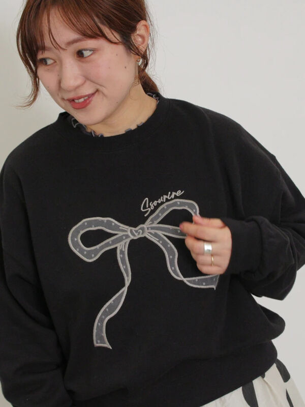 セール】 リボン&ロゴチュールアップリケ刺繍スウェット（オフ