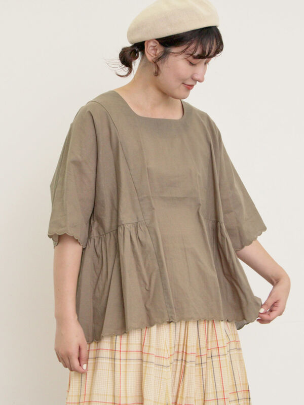 セール】 ◎裾スカラップブラウス（オフホワイト/チャコールグレー