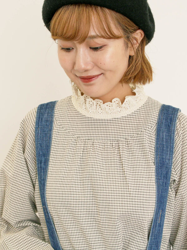 セール】 スカラップレースブラウス（オフホワイト/チャコールグレー