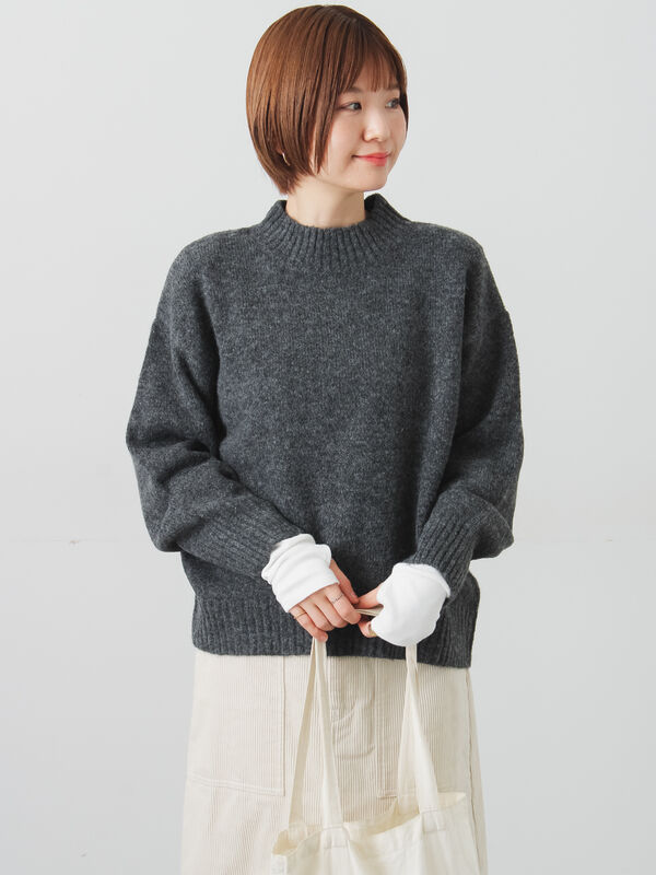 セール】 ウール混ふわふわハイネックニット（チャコールグレー/ピンク
