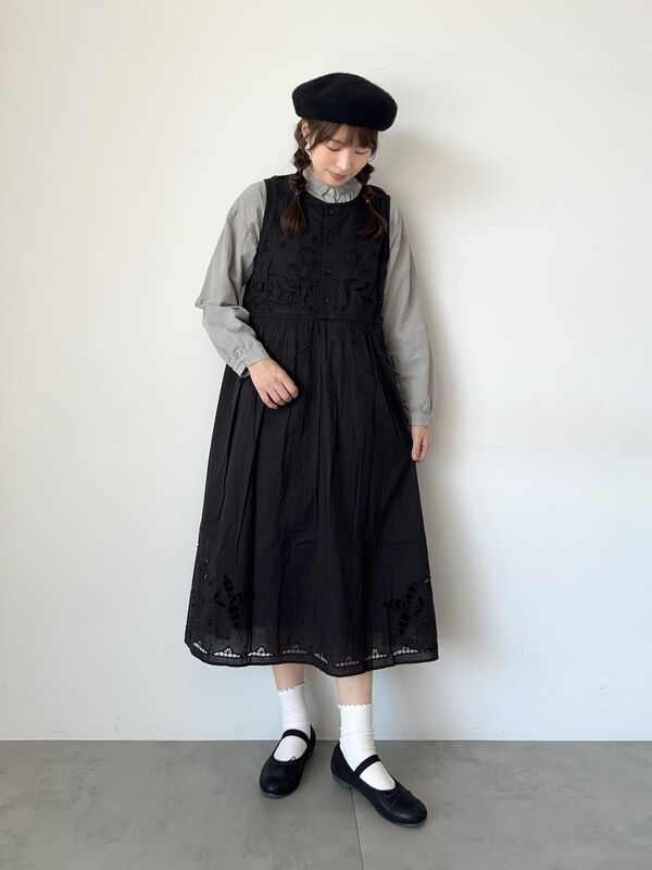 希少】h.naoto frill 黒と白の夏の果実刺繍入り半袖ワンピース 希少】