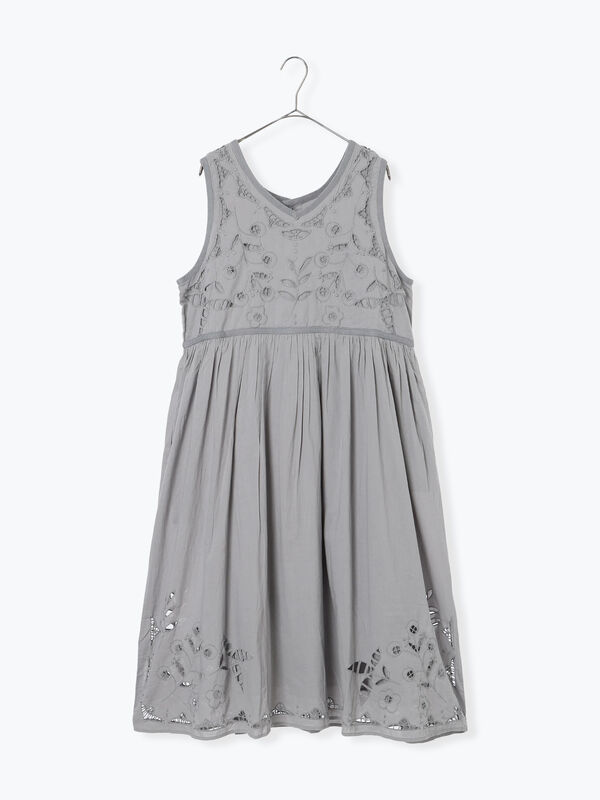 セール】 【WEB限定 Sサイズ】カットワーク刺繍前後着ノースリ