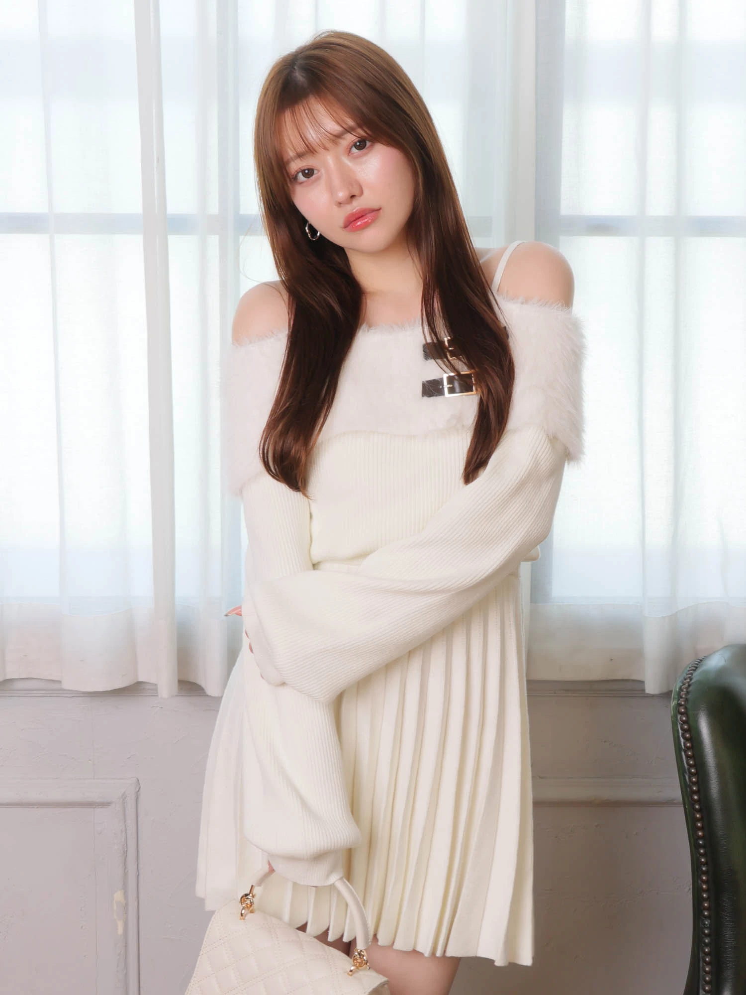 LIP SERVICE（リップサービス）｜ フェザーオフショルプリーツニット