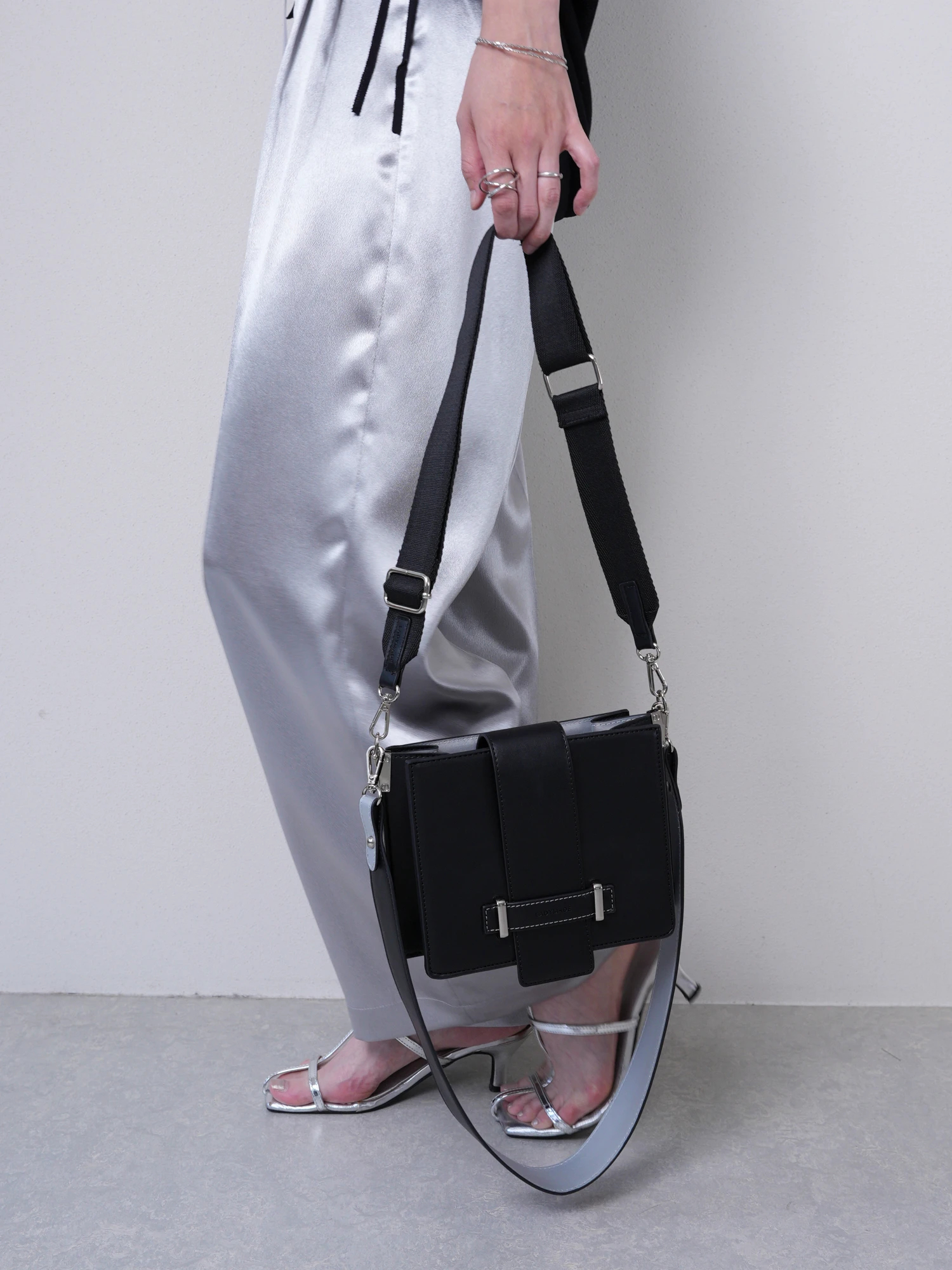 LADYMADE（レディメイド）｜ 2WAYベルトスクエアショルダーバッグ