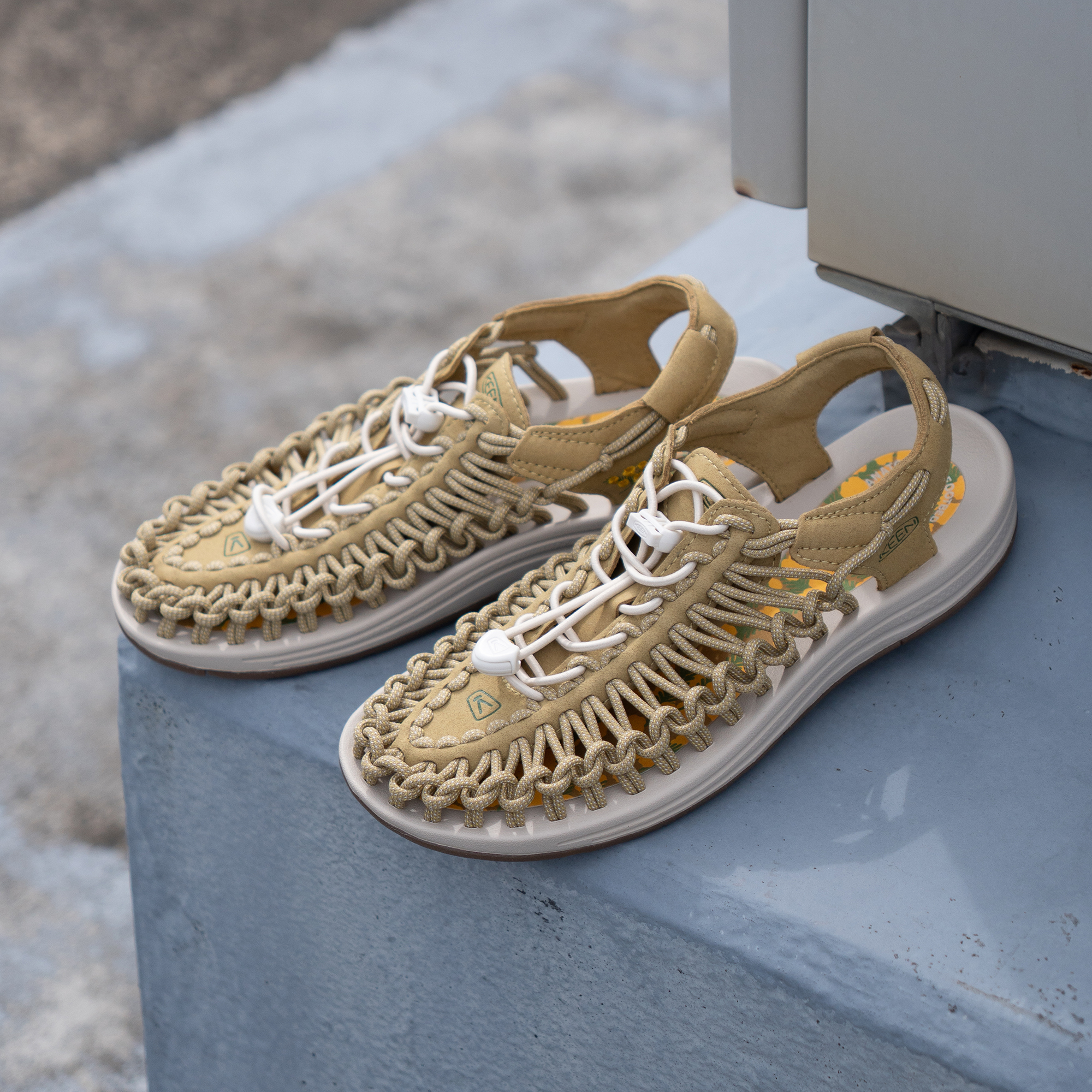 KEEN キーン WOMENS UNEEK ウィメンズ ユニーク 1028868 ミモザ2