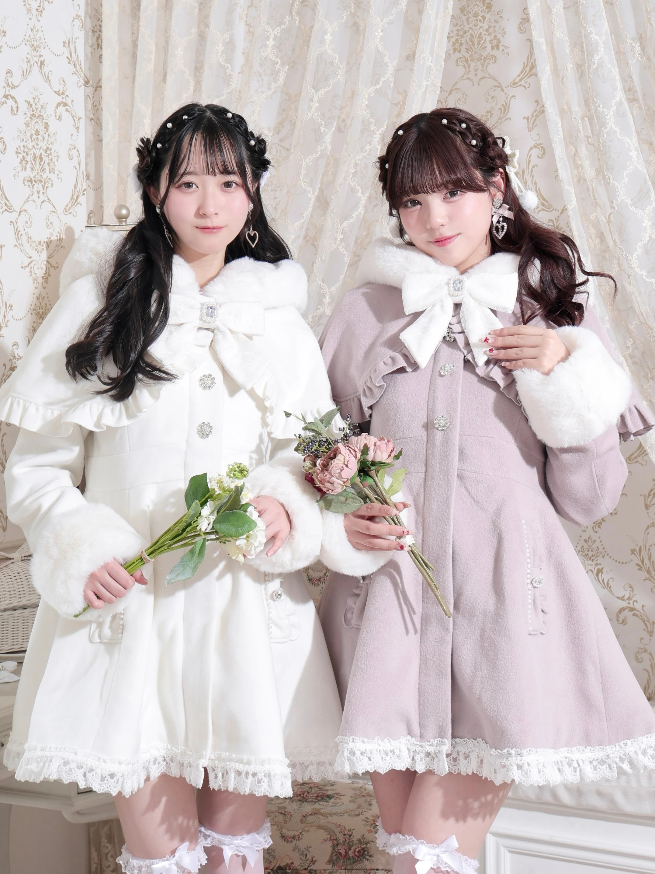 ケープフリルドーリーフレアコート（コート｜オフホワイト・ピンク・黒