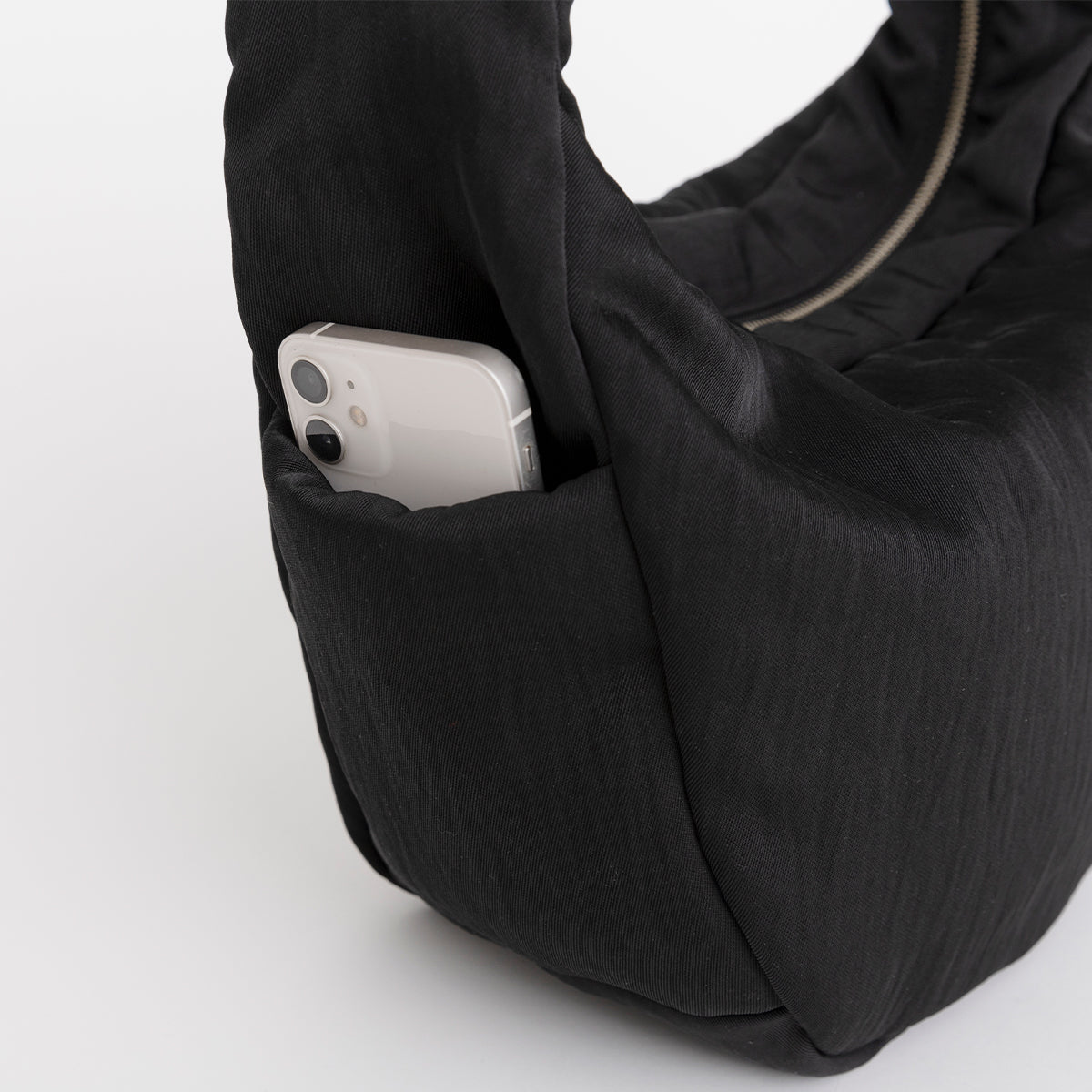 ANNIE PUFFER TOWN MOON BAG / CERATO BRIGHT｜三日月バッグ 軽量 撥水