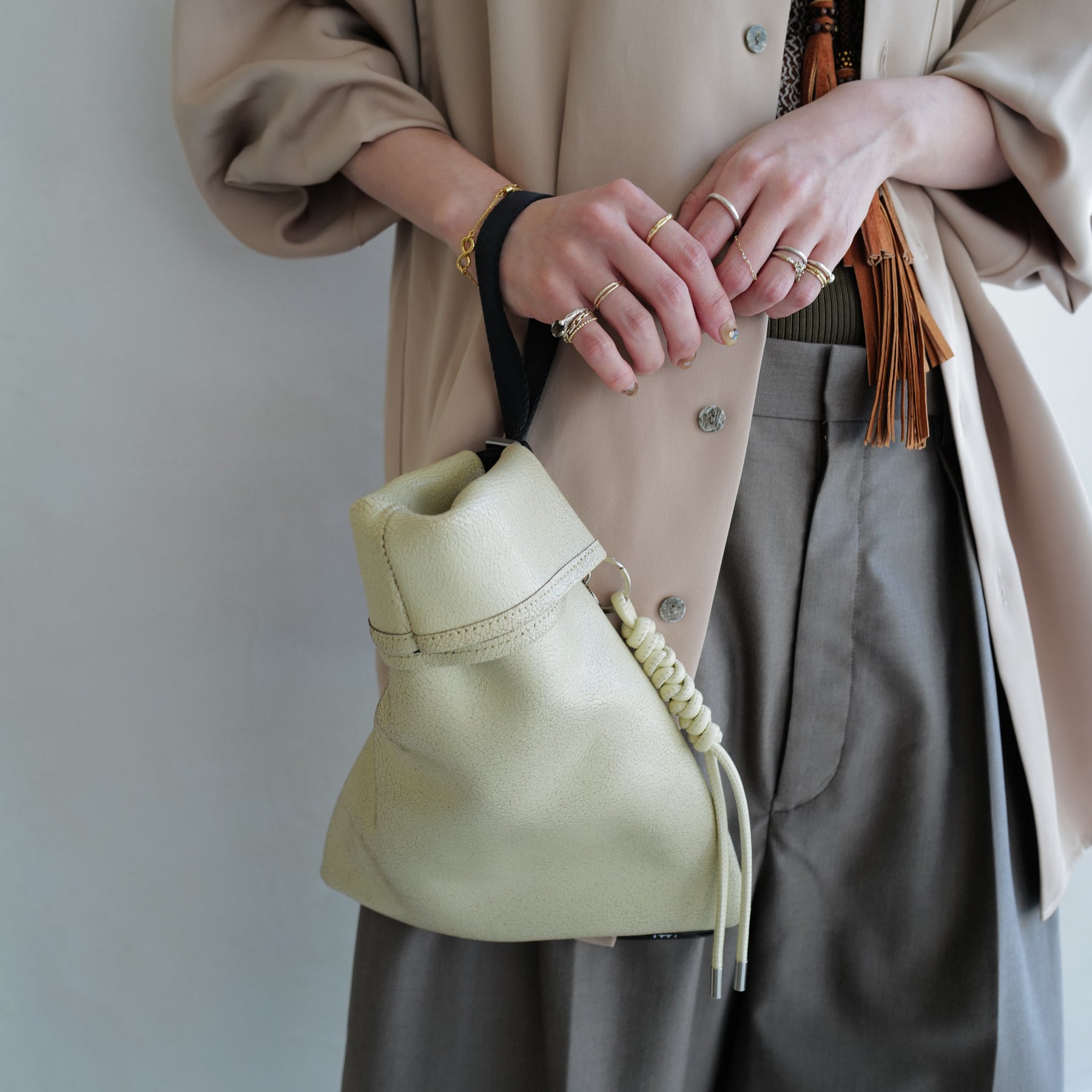 ANNIE RICE BAG iii / CRACK｜ヒビ加工 アップサイクル レザー 巾着