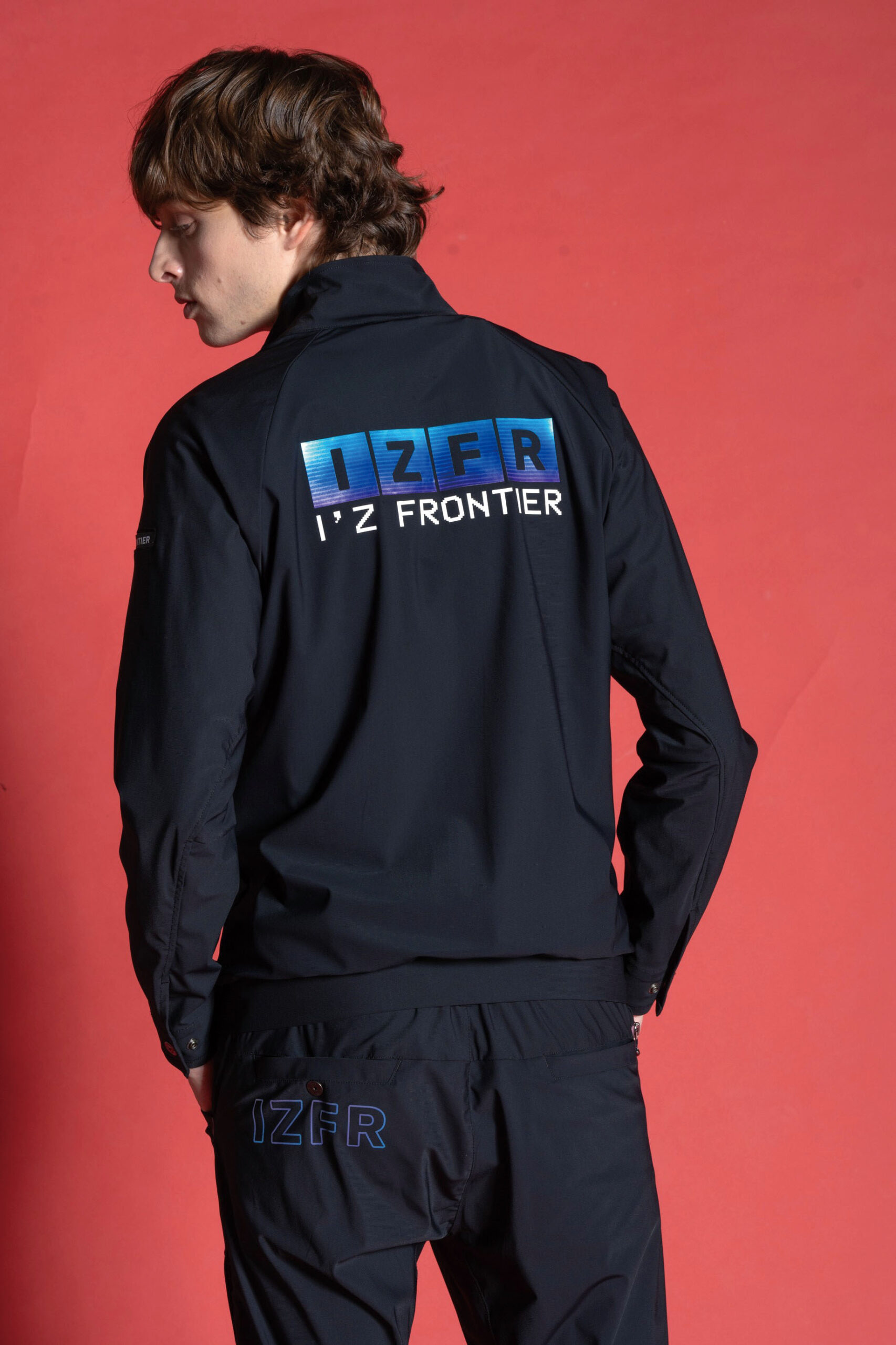 IZFRONTIER ハイセンスなデザイン。高機能でハイクオリティなワーク