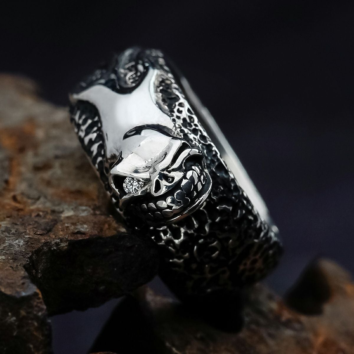 スターリンギア ニューフレイムスカルバンドリング w/ダイヤモンド