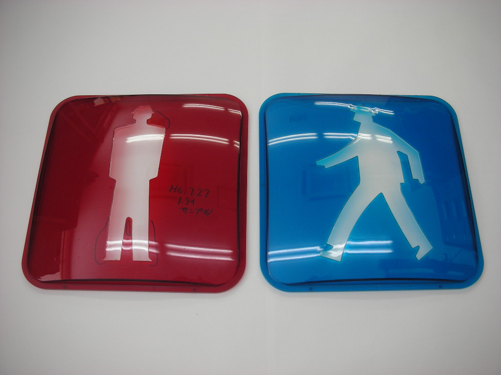 無料DL レンズなどの透明な製品の金型も対応可能です。 - 株式会社 佐