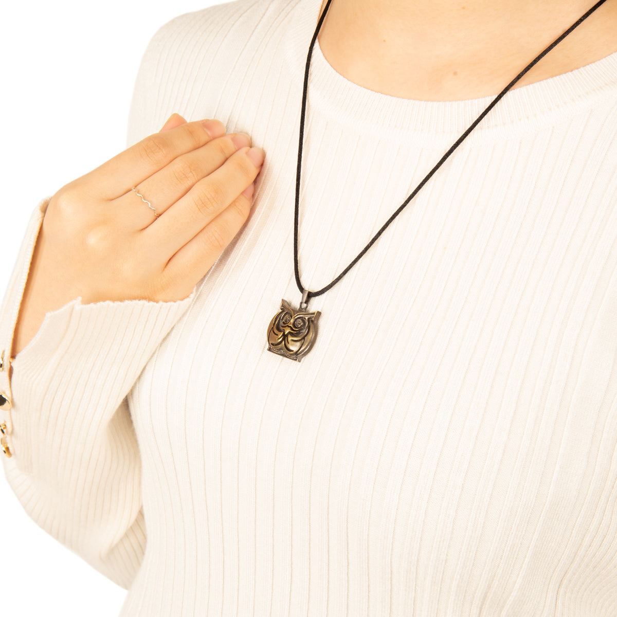 リコリス・リコイル』アラン機関のネックレス - Tokyo Otaku Mode