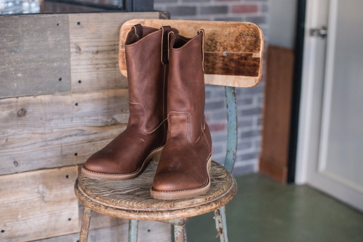 ペコスブーツ#8159やブラックスミス#8015 等新入荷商品を含む300足が