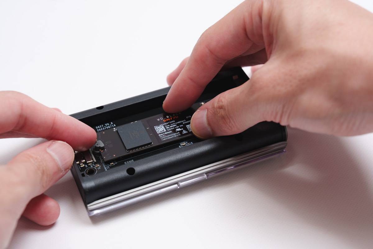 Satechi USB4 M.2 NVMe SSD Pro エンクロージャー レビュー | M4 Mac