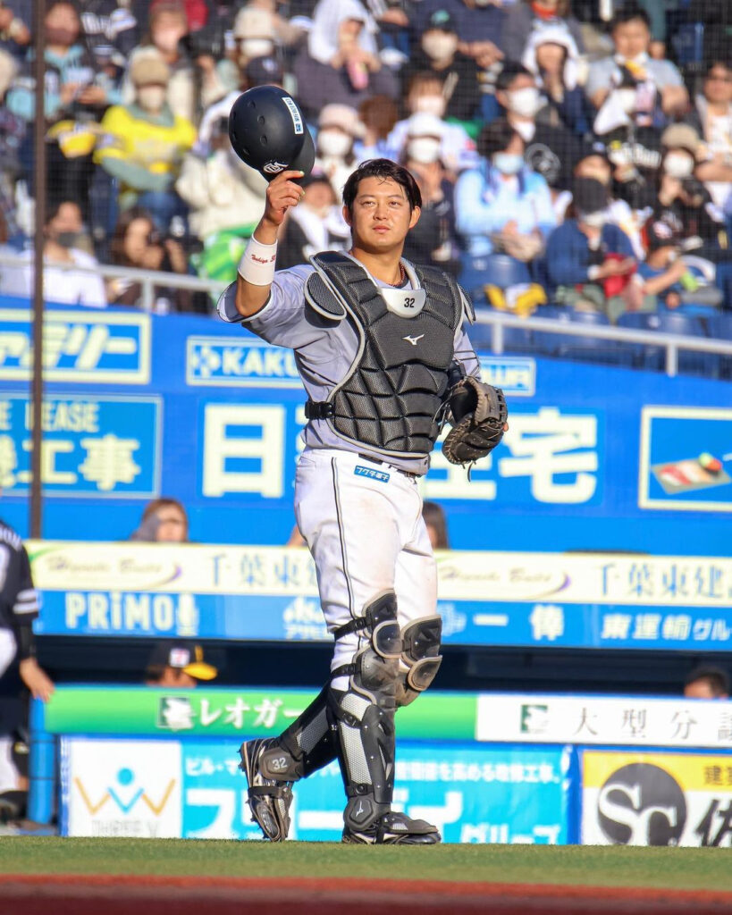 千葉ロッテマリーンズ #32 佐藤 都志也（さとう としや）の使用ギア