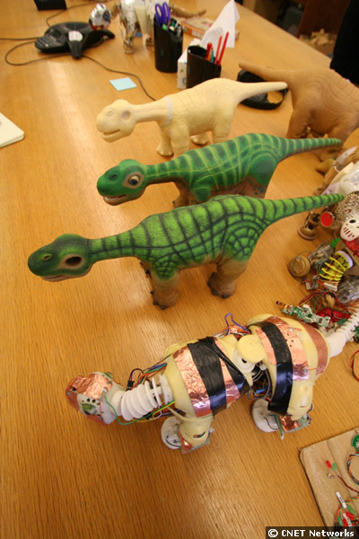 フォトレポート：恐竜型ロボット「Pleo」誕生の地を訪ねて - ZDNET Japan