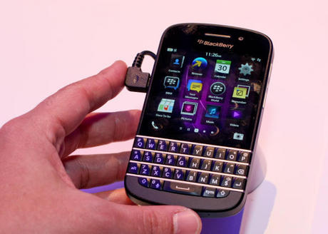 写真で見る「BlackBerry Q10」 - CNET Japan