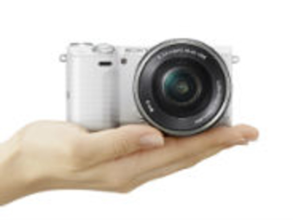 ソニー、NFCとWi-Fi対応のミラーレス一眼「NEX-5T」--スマホ連携を強化