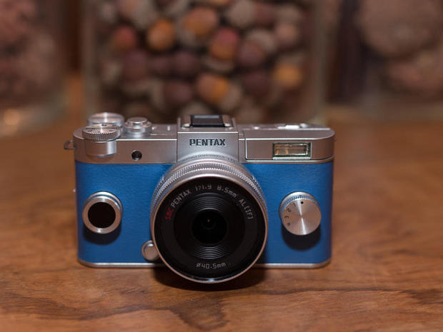 手のひらサイズ一眼カメラ「PENTAX Q-S1」--写真で見るクラシカルな