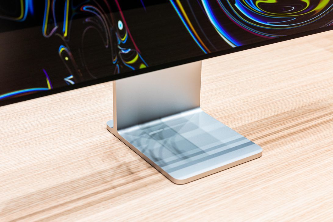 アップルが発表した10万円超のモニタースタンド、驚きや怒りの声が