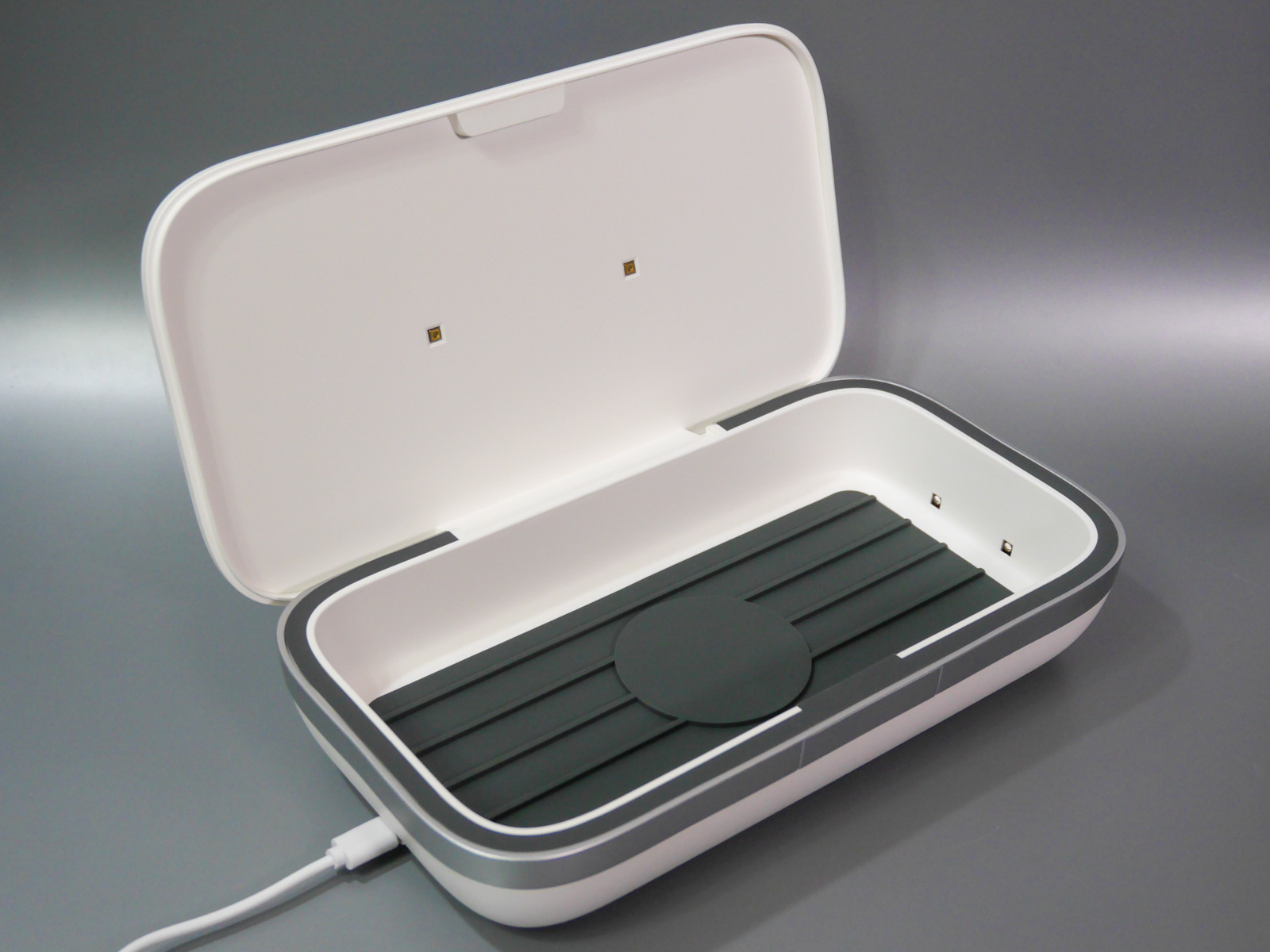 スマホの除菌と充電が同時にできる「スマホ用UVサニタイザー」--コロナ