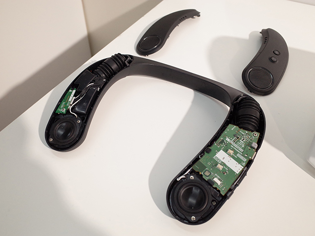 シャープ、ネックスピーカー「AQUOS サウンドパートナー」にながら派