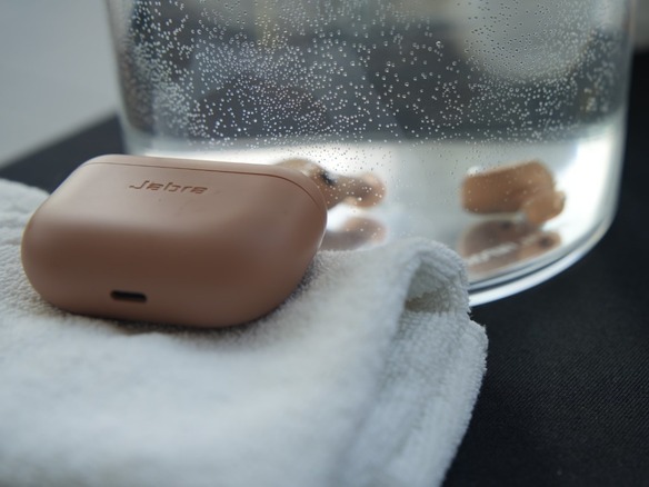 Jabra Elite 8 Active」を試す--「世界で最もタフ」をうたうイヤホン