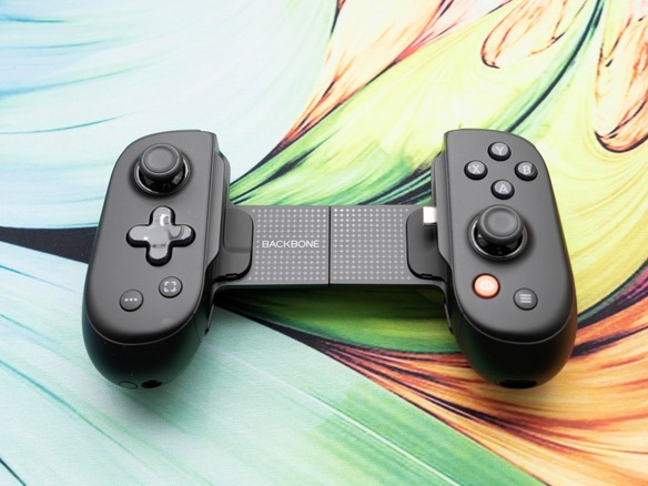 3万円の価値はある？進化版ゲームコントローラー「Backbone Pro」徹底