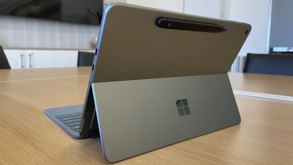 12インチ「Surface Pro」（2025）レビュー 動作キビキビ、外観秀逸