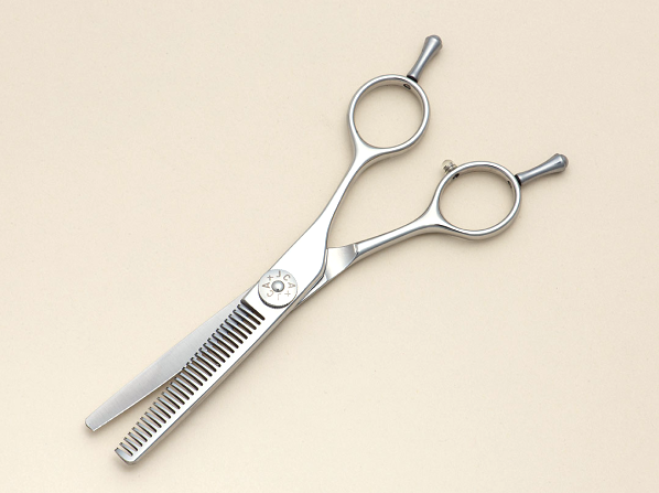 カットの効率が上がるセニングが新登場しました！先着30名限定で先行