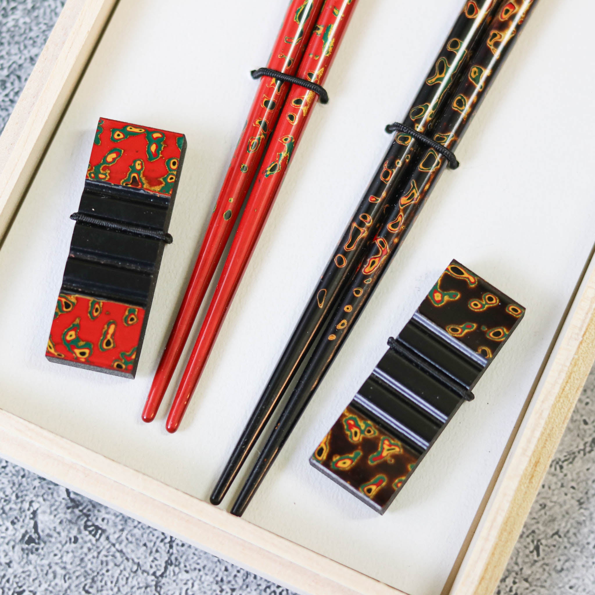 津軽塗 夫婦箸&箸置きセット 黒 茜 津軽塗 夫婦箸&箸置きセット 黒 茜