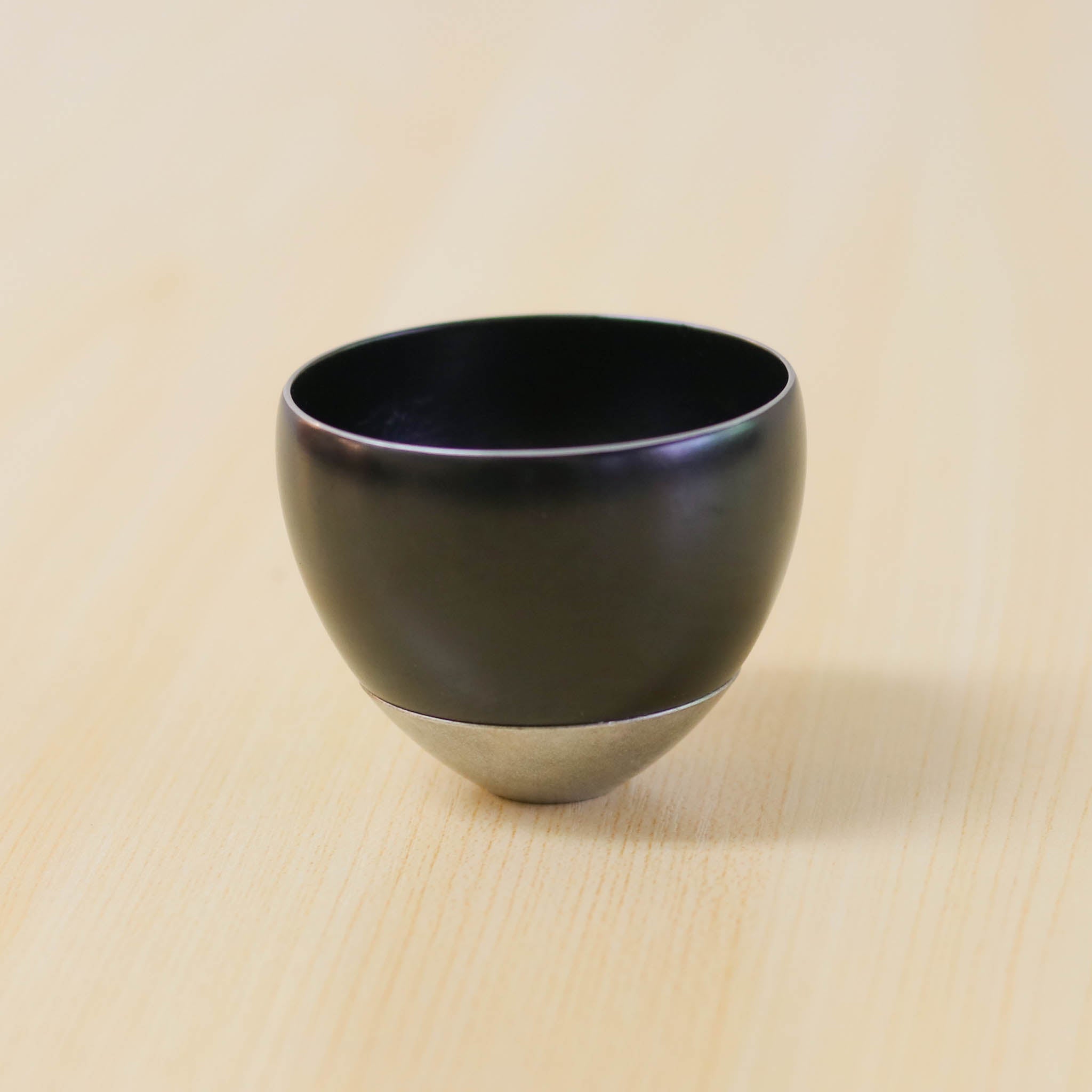 高岡銅器 山中漆器 ぐい呑み | DON | 黒漆 × ミスティシルバー | 喜