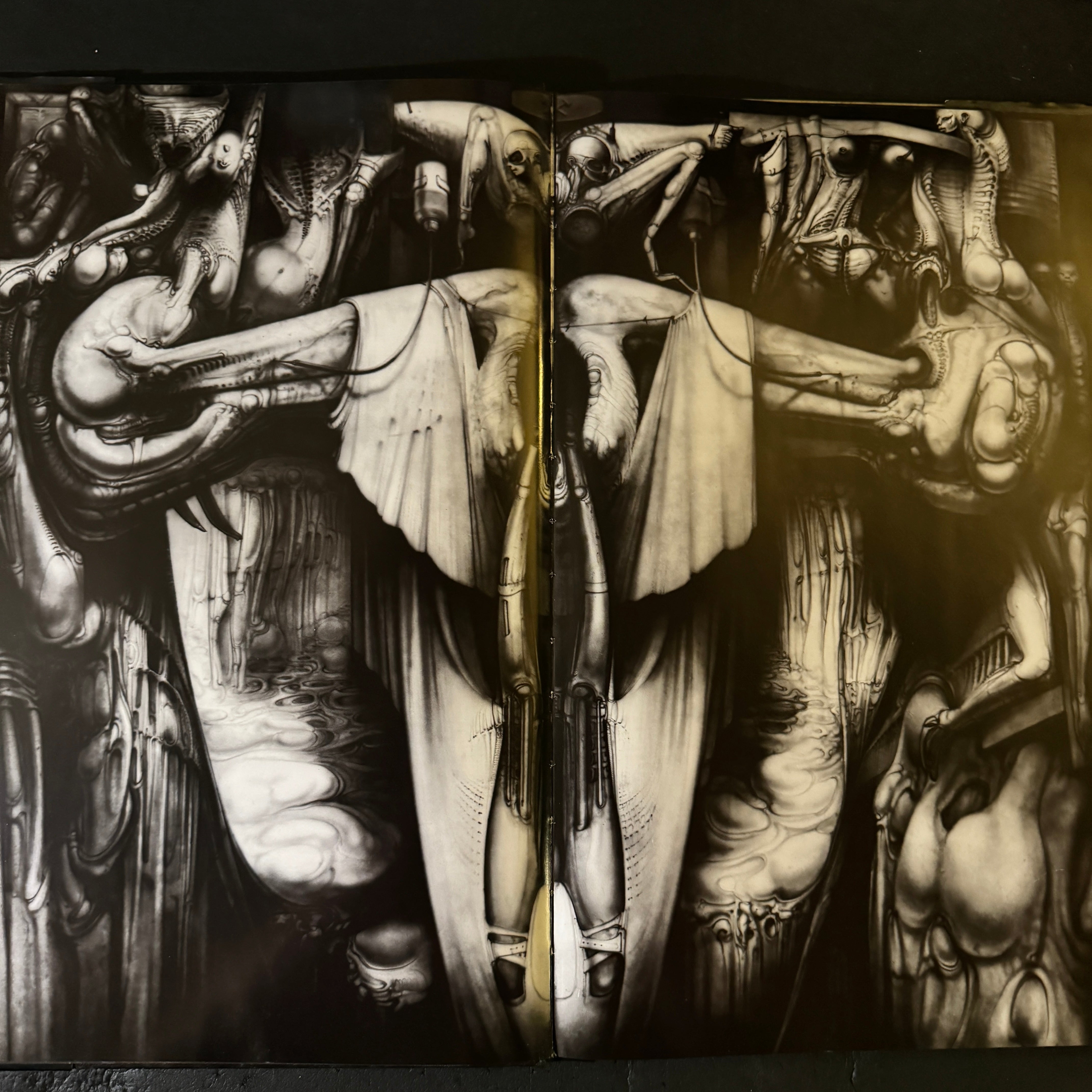 H.R.GIGER'S NECRONOMICON Ⅰ & Ⅱ set – JAPANESE AVANT-GARDE BOOKS