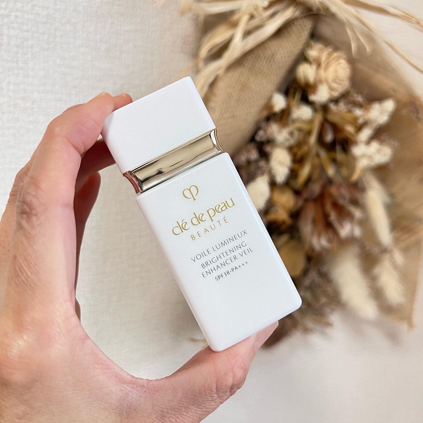 Shiseido Clé de Peau Beaute Voile Lumineux Brightening Makeup Base